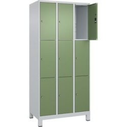 3er-Schließfachschrank Classic PLUS, 3 Abteile, lichtgrau / resedagrün, B 900 mm, 9 Fächer, mit Füßen C+P