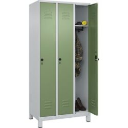 Spind Classic PLUS, 3 Abteile, lichtgrau / resedagrün, B 900 mm, mit Füßen, Drehriegel C+P