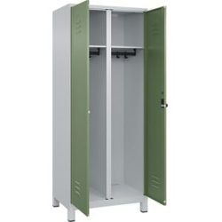 Schwarz-Weiß-Spind Classic PLUS, Trennwand mittig, 1 Abteil, lichtgrau / resedagrün, HxB 1950 x 800 mm, mit Füßen, Drehriegel C+P
