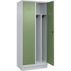 C+P Schwarz-Weiß-Spind Classic PLUS, schmal, 2 Abteile, verkürzte Trennwand mittig, lichtgrau / resedagrün, B 800 mm, mit Bodensockel, Zylinderschloss,