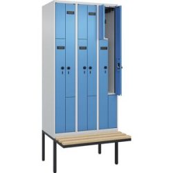 kaiserkraft Z-Spind Evolo PLUS Sitzbank, 3 Abteile, lichtgrau / lichtblau, B 900 mm, Sicherheits-Drehriegel, mit auskragender Sitzbank, Buche