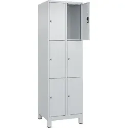 kaiserkraft 3er-Schließfachschrank Evolo PLUS, 2 Abteile, lichtgrau, B 600 mm, 6 Fächer, mit breiten Füßen, Zylinderschloss