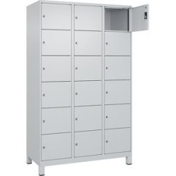 kaiserkraft 6er-Schließfachschrank Evolo PLUS, 3 Abteile, lichtgrau, B 1200 mm, 18 Fächer, mit breiten Füßen, Zylinderschloss