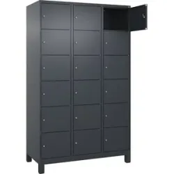 kaiserkraft 6er-Schließfachschrank Evolo PLUS, 3 Abteile, grau, B 1200 mm, 18 Fächer, mit breiten Füßen, Zylinderschloss