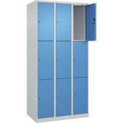 kaiserkraft 3er-Schließfachschrank Evolo PLUS, 3 Abteile, lichtgrau / lichtblau, B 900 mm, 9 Fächer, mit Bodengleitern, Zylinderschloss