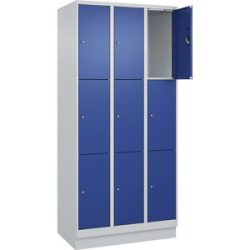 kaiserkraft 3er-Schließfachschrank Evolo PLUS, 3 Abteile, lichtgrau / enzianblau, B 900 mm, 9 Fächer, mit Bodensockel, Zylinderschloss
