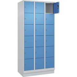 kaiserkraft 6er-Schließfachschrank Evolo PLUS, 3 Abteile, lichtgrau / lichtblau, B 900 mm, 18 Fächer, mit Bodensockel, Zylinderschloss