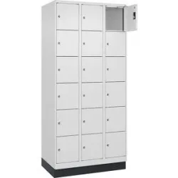 kaiserkraft 6er-Schließfachschrank Evolo PLUS, 3 Abteile, weiß, B 900 mm, 18 Fächer, mit Bodensockel, Zylinderschloss