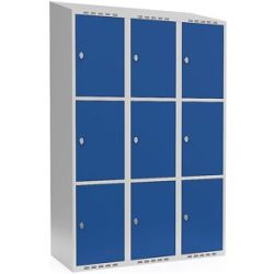 kaiserkraft 3er-Schließfachschrank Fydor, 3 Abteile, lichtgrau / enzianblau, B 1200 mm, schräge Dachform, Vorhängeschloss