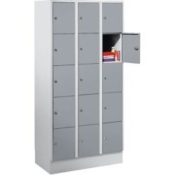 5er-Schließfachschrank München, 3 Abteile, lichtgrau / silbergrau, B 900 mm, mit Bodensockel Wolf
