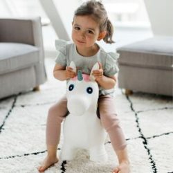 Kindsgut Hüpftier EINHORN in weiß