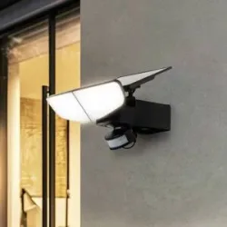Lindby LED-Solarwandleuchte Naelin, schwarz, Sensor, IP44 Naelin Lindby, dimmbar, schwarz, Kunststoff, Modern, Solarleuchte außen