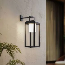 Lucande 2-in-1 LED-Solarleuchte Tilena, schwarz, eckig, Alu Tilena Lucande, dimmbar, schwarz, Aluminium, Modern, Solarleuchte außen
