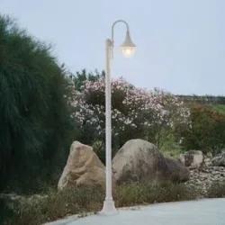 Lindby Außenleuchte Daphne, 220 cm, weiß, Metall, E27 Daphne Lindby, dimmbar, weiß / opal, Aluminium, Antik