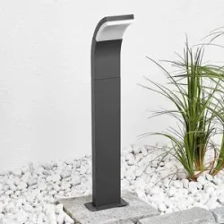 LED Wegeleuchte Timm Lucande, schwarz, Aluminium, Modern, LED Außenleuchte