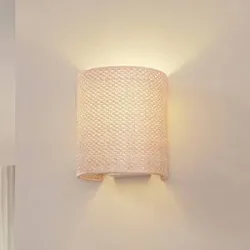 Wandlampe Soula Lindby, dimmbar, creme / amber, für Wohn- / Esszimmer, Kunststoff, Landhaus / Rustikal, Wandleuchte, Wandlampe Innen