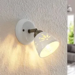 Lindby Strahler Sanrike, Höhe 16 cm, 1-flg., weiß, Keramik Sanrike Lindby, dimmbar, weiß / opal, für Wohn- / Esszimmer, Keramik, Landhaus / Rustikal, Strahler