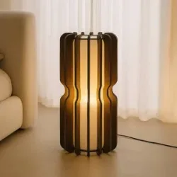 Stehlampe Juneta Lucande, Holz dunkel, für Wohn- / Esszimmer, Holz, Skandinavisch, Stehlampe