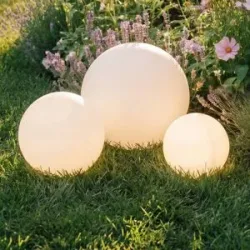 Lindby LED-Solarlampen Lago, 3er-Set, Kugeln, Erdspieß, weiß Lago, weiß / opal, Kunststoff, Modern, Solarleuchte