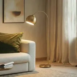 Lindby Bogenstehlampe Moisia, messingfarben, Metall, 148 cm Moisia, messing / gold, für Wohn- / Esszimmer, Metall, Modern, Stehlampe