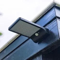 HOFTRONIC Macon - Solar-Wandleuchte mit Bewegungsmelder - 36 LEDs - IP44 Wasserdicht - Schwarz - Laterne