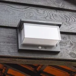 HOFTRONIC Arlo LED Solar Wandleuchte mit PIR-Sensor Dämmerungsschalter 4 Lichteinstellungen 72 LEDs 2700K Warmweiß IP65