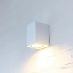 HOFTRONIC Marion Dimmbare LED Wandleuchte - GU10-Fassung - IP65 - Für Innen- und Außenbereich - Downlight - Eckig - Weiß - Modern