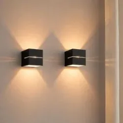 LUSENZ 2x Gemini nero oro - Würfelförmige Up-and-Down-Wandleuchte mit mattschwarzer Beschichtung und goldener Innenseite