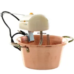 LAR Casalinghi LAR Polentamatic - Elektrischer Rührtopf für Polenta aus gehämmertem Kupfer mit flachem Boden - 4,5L - max. 8W