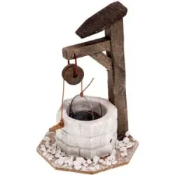 Brunnen aus Holz, 7 x 7 x 11 cm